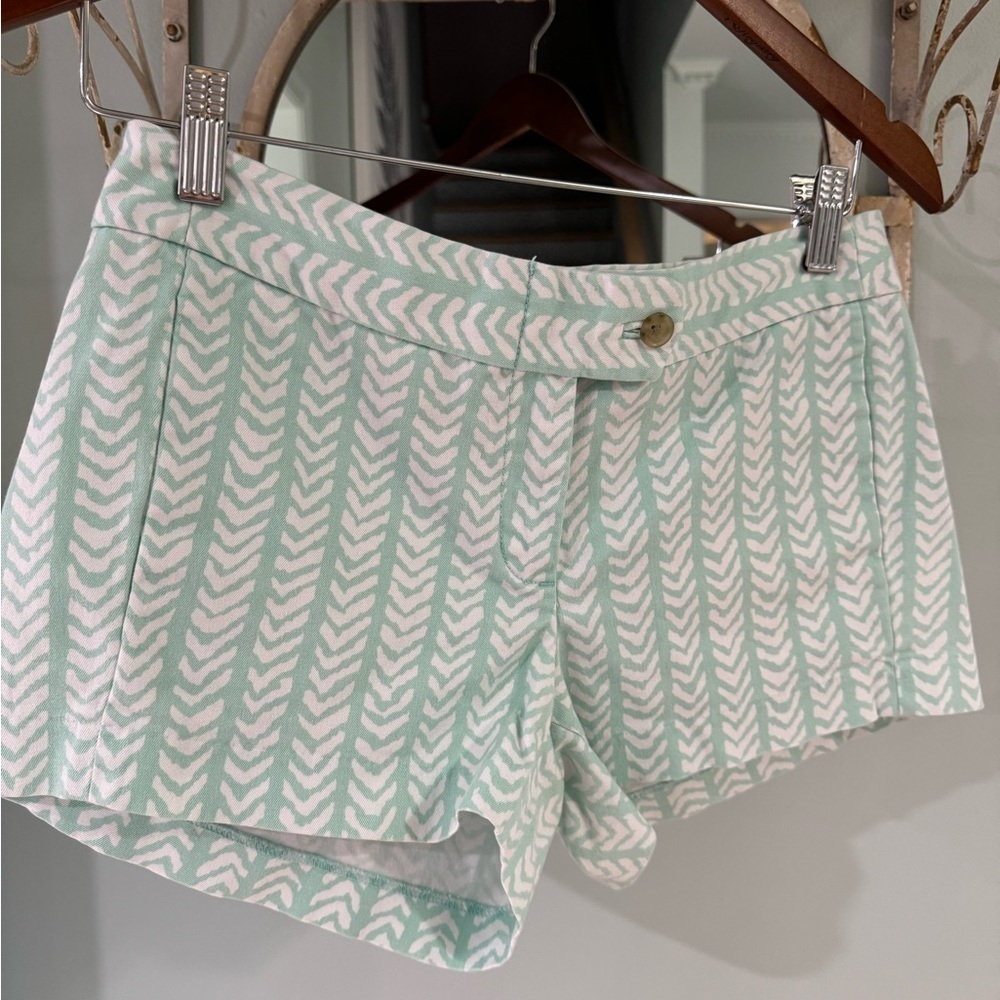 J.Crew mint and white herringbone patterned shorts, size 2 stretch, 3” in…